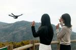 　香川県・小豆島の寒霞渓で報道公開された、ドローンによる自動空撮＝２８日