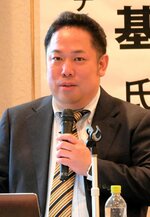 栄養の重要性を説く朝倉代表