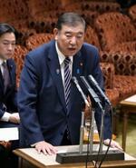 　参院予算委の集中審議で、物価高対策の発言について陳謝する石破首相＝２７日午前