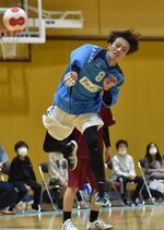 境港ク―境港ネオ境港ネオは前半、江尻がゴールを決めて５―５に追い付く＝境港市民第２体育館