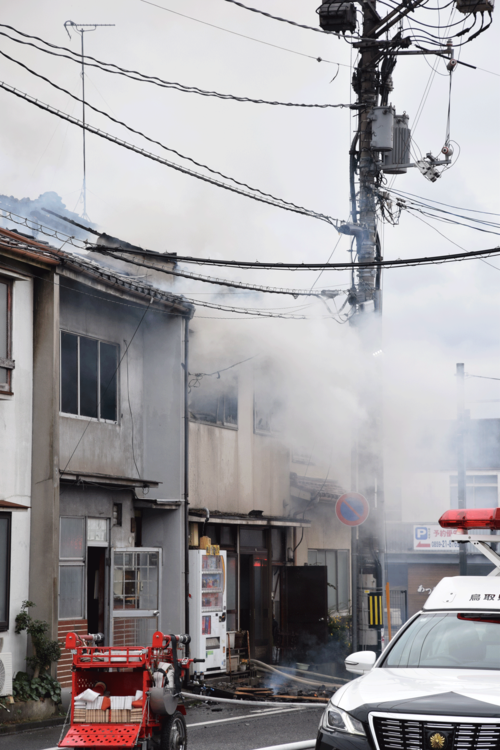25日午後１時半ごろ、米子市冨士見町