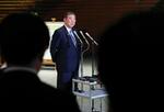 　２０２５年度予算が成立し、首相官邸で記者団の取材に応じる石破首相＝３月３１日午後