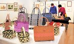 各教室で制作した多彩な作品が並ぶ会場