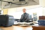 　インタビューに答える甘利俊一さん＝２０２４年１１月、埼玉県和光市の理化学研究所