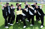 全国優勝を果たし、喜びを爆発させるダンス部のメンバー＝鳥取市西品治の鳥取城北高