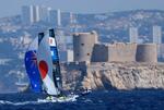 　セーリング女子４９ｅｒＦＸ級でレースに臨む田中美紗樹、永松瀬羅組＝３０日、マルセイユ（ロイター＝共同）
