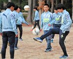 軽めのメニューで調整する米子北の部員ら＝埼玉県内