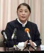 　高知銀行頭取に内定し、記者会見する河合祐子氏＝２７日午後、高知市