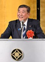 　日本農業新聞全国大会であいさつする石破首相＝８日夜、東京都内のホテル