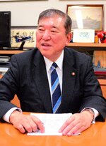 インタビューに応じた石破氏＝国会内