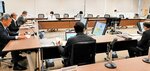 ＪＲ鳥取駅前の再整備に向け、今後のスケジュールなどを共有する関係者ら＝２９日、鳥取市役所