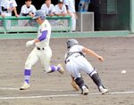 準決勝・米子松蔭―米子北　米子松蔭は二回、油井の左前打で二走浜田が生還して２―０とリードを広げる＝ヤマタスポーツパーク野球場