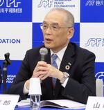 　記者会見する笹川平和財団の安全保障戦略に関する研究会座長の黒江哲郎元防衛事務次官＝１４日午後、東京都港区