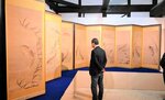 新収蔵品を中心に、郷土ゆかりの絵師や書家の作品を紹介している収蔵展＝１２日、新温泉町浜坂の浜坂先人記念館・以命亭