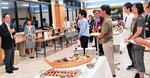 学会開催に向けて情報交換する参加者＝２０日、鳥取市湖山町南４丁目の鳥取大