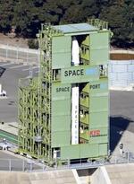 　小型ロケット「カイロス」２号機＝１４日、和歌山県串本町（共同通信社ヘリから）