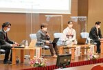医療的ケア児やその家族らへの支援などについて語る遠山センター長（左から２人目）ら＝７日、米子コンベンションセンター