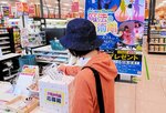 ホック各店に設置してある専用応募箱とポスター