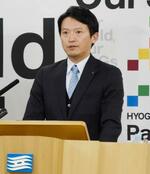 　兵庫県庁で記者会見する斎藤元彦知事＝２７日午後