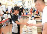 白イカの丼などが提供されにぎわった会場