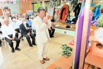 祭壇に玉串を奉納する観光関係者＝１日、新温泉町の居組県民サンビーチ