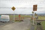 　女児がはねられ死亡した群馬県高崎市の上信電鉄の踏切＝２０２４年４月