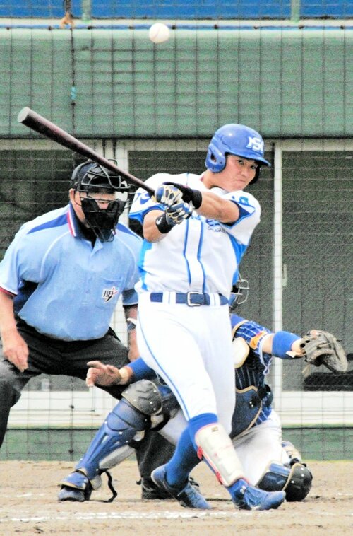 都市対抗野球大会中国地区２次予選に出場した林さん＝６月５日、山口県周南市の津田恒実メモリアルスタジアム（日鉄ステンレス提供）