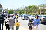大型連休後半に入り、にぎわう鳥取市の鳥取砂丘＝３日午前