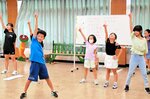ダンスや演劇の練習に熱が入る子どもたち