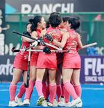 　インドとの女子３位決定戦で先制点を挙げて喜ぶ日本の選手＝ランチー（国際ホッケー連盟提供・共同）