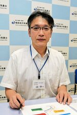  台風通過後も土砂災害に注意するよう呼びかける遠藤観測予報管理官＝１７日、鳥取市吉方の鳥取地方気象台