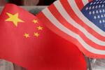 　中国と米国の国旗（共同）
