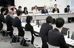 　こども家庭庁で開かれた、「日本版ＤＢＳ」を運用する際の指針策定に向けた有識者検討会の初会合＝２１日午後
