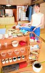 「空き家を利活用してもらいたい」と話す池本さん＝２１日、湯梨浜町園