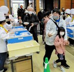 【新米だよ】２日間で２千個を配った新米おにぎり。調理服姿の米子南高生が大活躍