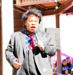 【おまえもガンバレよ！】　 芸術家岡本太郎さん（故人）に認められた経緯、師匠の明石家さんまさんとの秘話を織り交ぜ、県立美術館への期待も込めた楽しいトークを繰り広げたジミー大西さん