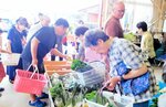 大勢の買い物客でにぎわう会場