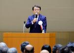 　鳥取県米子市で講演する赤沢経済再生相＝１１日午後