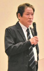 箱根駅伝により、母校に対する帰属意識が高められると説明する両角氏＝２３日、米子市明治町の米子ワシントンホテルプラザ