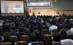 　東京都内のホテルで開かれた立憲民主党の党大会。壇上中央は野田代表＝２４日午後