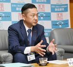 　赤ちゃんポストの設置方針について説明する、大阪府泉佐野市の千代松大耕市長＝２９日午後、市役所