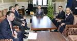 　会談に臨む野党の国対委員長ら＝２８日午前、国会