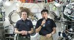 　国際宇宙ステーションから米テキサス州の小中学生らの質問に答える大西卓哉さん（右）＝５日（米航空宇宙局提供・共同）