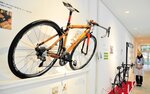 乗り手に優しい竹製自転車づくりのチャレンジを紹介する展示＝豊岡市日高町伊府の植村直己冒険館