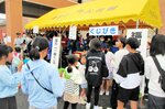 多くの来場者でにぎわう会場