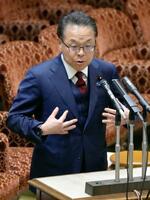 　参院予算委の参考人質疑で答弁する世耕弘成氏＝２１日午後