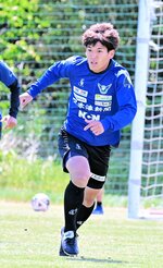鋭いドリブルで積極的にゴールを狙う木下慎之輔