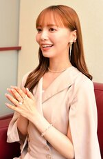 名古屋場所は初日と千秋楽を現地で観戦した山根千佳さん。地方場所でも必ず１日は会場に足を運ぶという＝２７日、東京都内