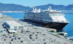 境夢みなとターミナルに着岸した国際クルーズ船「ウエステルダム」＝２２日、鳥取県境港市竹内団地