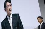 　２０２５年３月期決算について説明するトヨタ自動車の佐藤恒治社長＝８日午後、東京都中央区